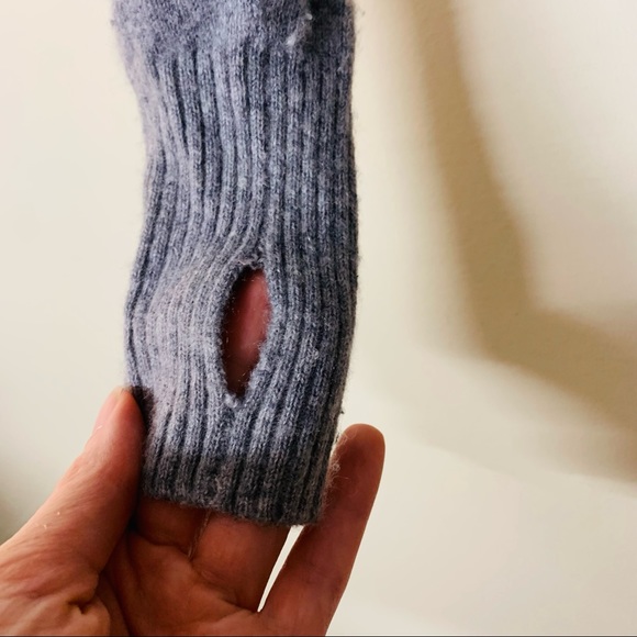 Magaschoni Cashmere Cardigan Sweater Grey size S *flawed* - Picture 12 of 12